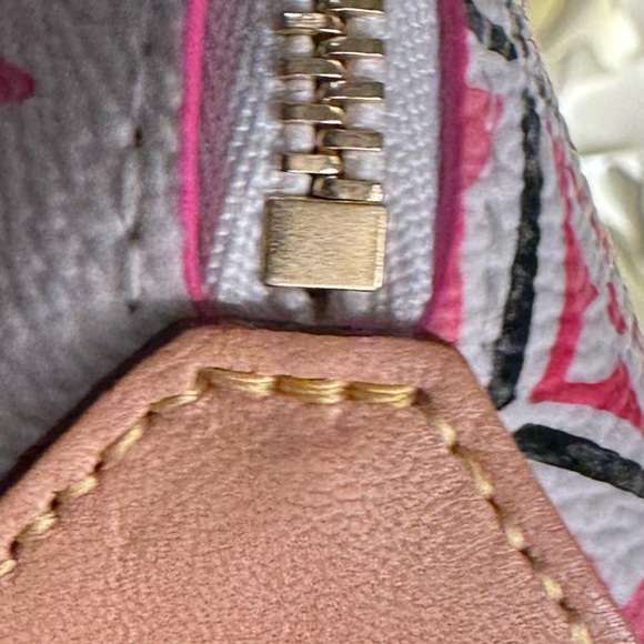 🩷Louis Vuitton Monogram Giant By The Pool 2.0 Elizabeth Pencil Pouch Rose🩷 - Picture 13 of 16